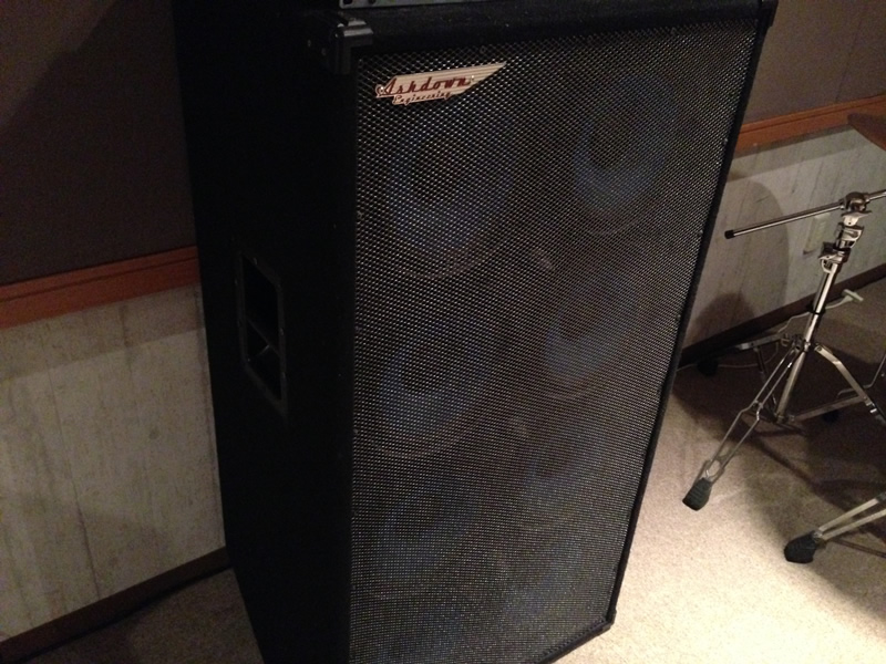 Photo : Ashdown          cab 8x10 800W