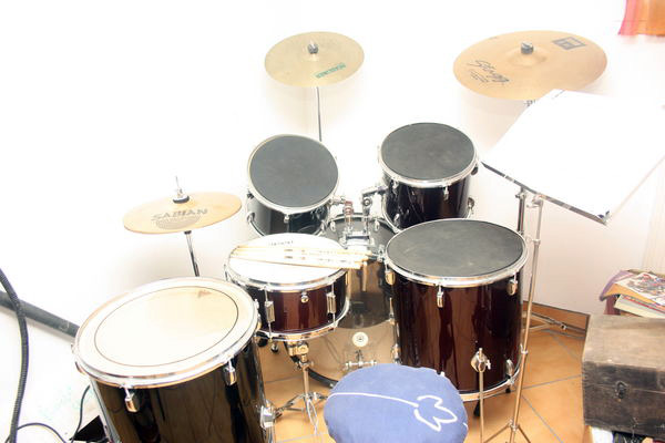 Photo : Batterie   5    futs grosse caisse 3 cymbales