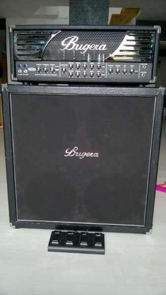 Photo : BUGERA           TETE AMPLI A LAMPES + SON BAFFLE