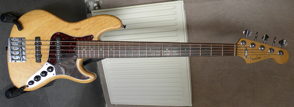 Photo : Fender Jazz Bass us deluxe 5 cordes