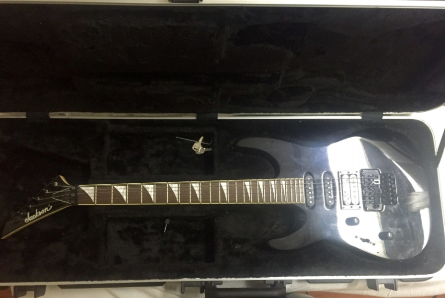 Photo : Jackson Dinky DK2L GAUCHER