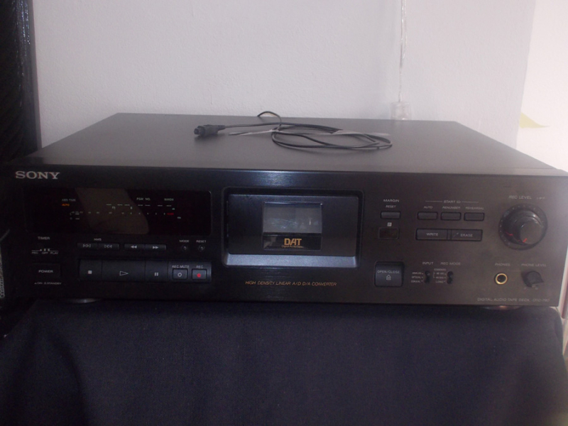 Photo : Sony     DTC     790 lecteur DAT