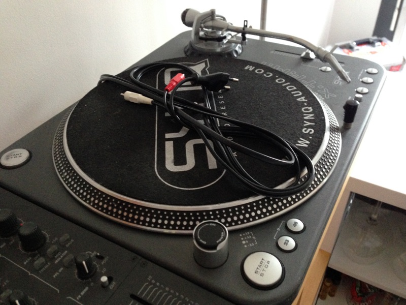 Photo : Platines vinyles Synq SL200 la paire