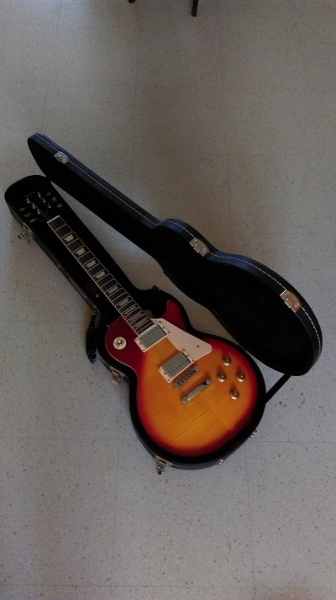 Photo : Guitare       ROYSON electrique contre basse