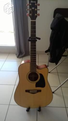 Photo : Ibanez         AW3000 CE contre guitare electrique