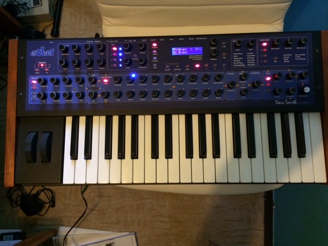 Photo : Dave    Smith    mono evolver keyboard