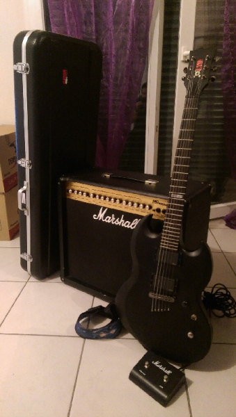 Photo : LTD     Viper    500 + ampli Marshall + Accessoire