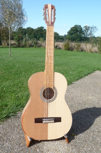 Photo : Guitare classique droitier lutherie