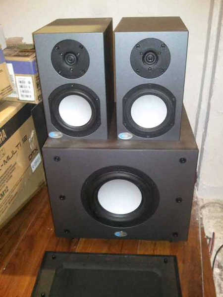 Photo : Blue   Sky    Prodesk 2 1 + 2 pieds enceintes