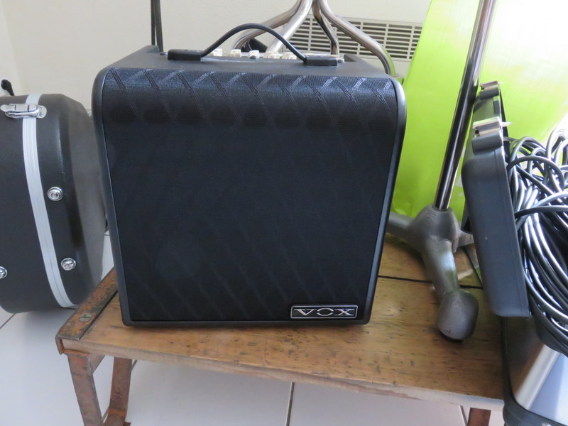 Photo : AMPLI     ACOUSTIC VOX AGA70