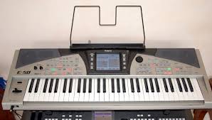Photo : Clavier Roland E50 + Pedale DP2