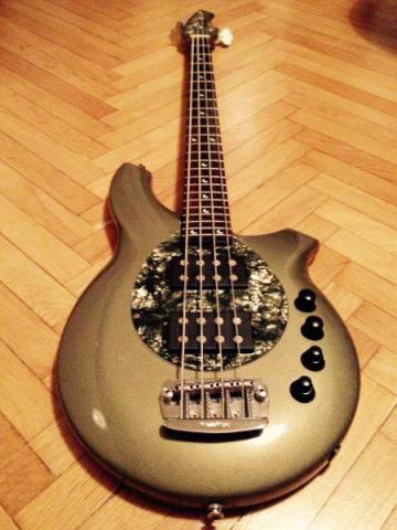 Photo : Music Man Bongo  HH 4 cordes