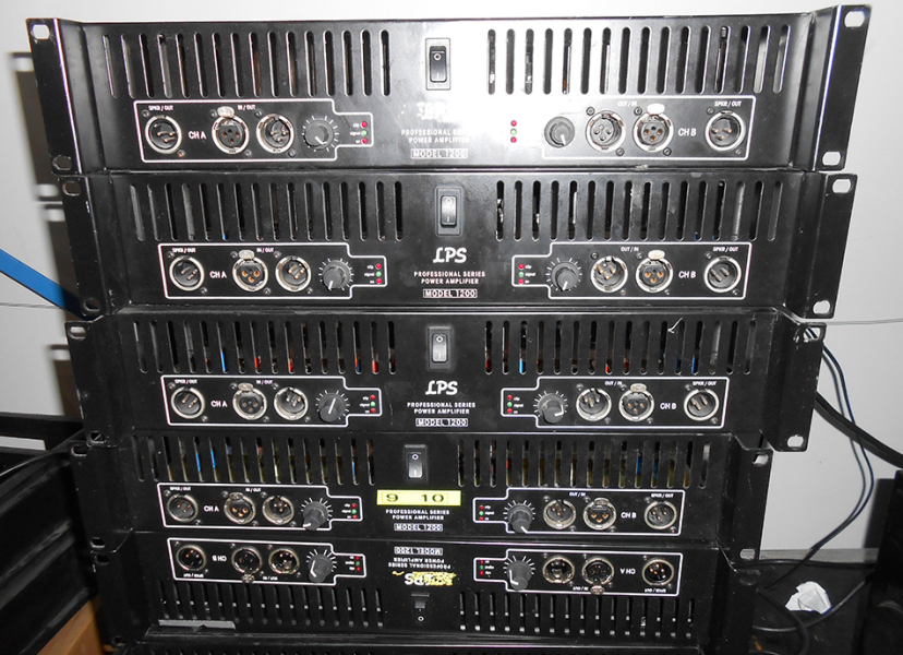 Photo : Ampli     2x     600 watts LPS 1200