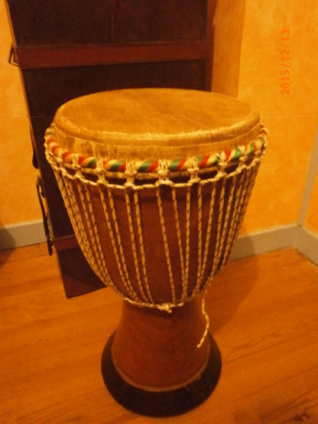 Photo : Djembe           senegalais avec peau neuve