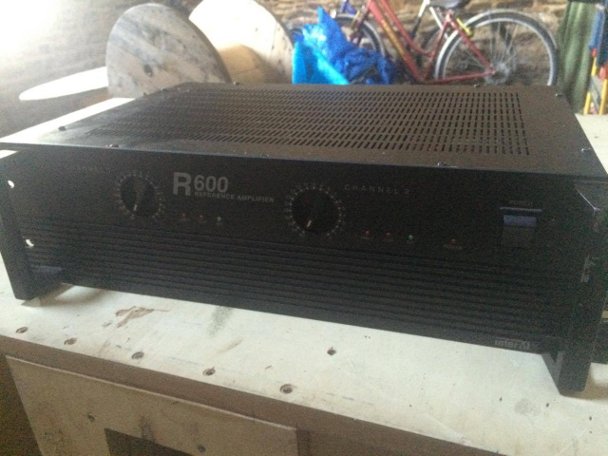 Photo : Ampli   Sono   Inter M Roland R600