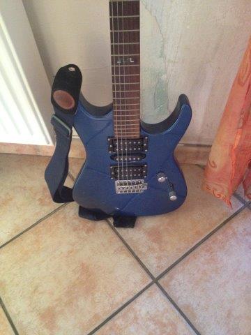 Photo : GUITARE  Elypse  bleue avec Housse