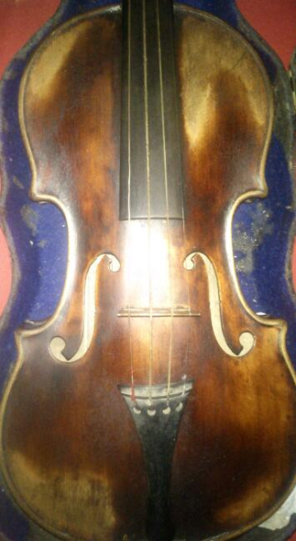 Photo : Violon   ancien  avec archet