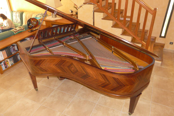 Photo annonce Piano    Erard   demi queue avec banquette 1930