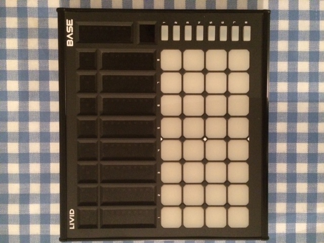 Photo : Controleur a pads MIDI Livid Base