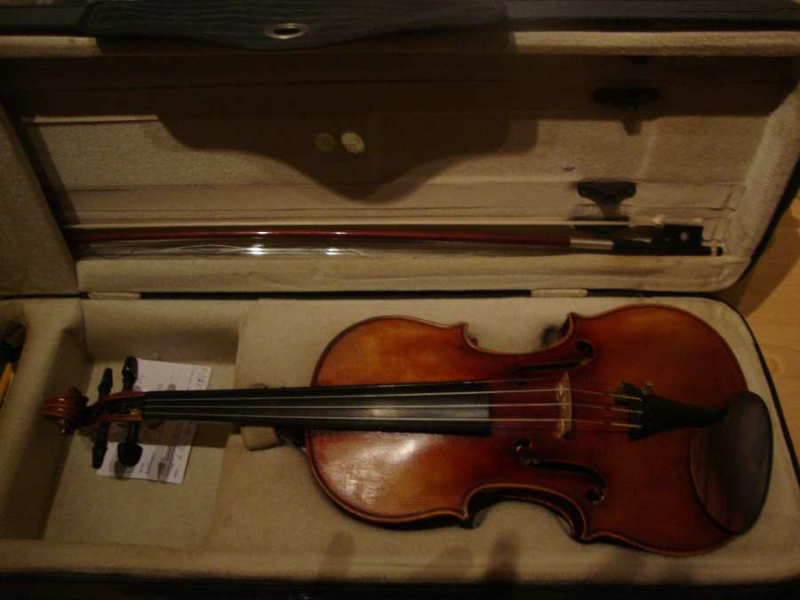 Photo : VIOLON         Leon Fischesser et ARCHET K Grunke