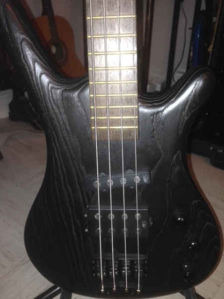 Photo : Warwick Corvette Tarani 4 cordes