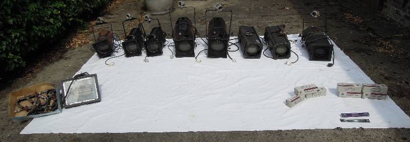 Photo : Projecteurs      de theatre avec porte filtre