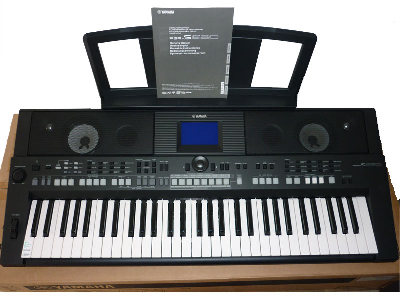 Photo : YAMAHA   PSR   S650 avec Pupitre