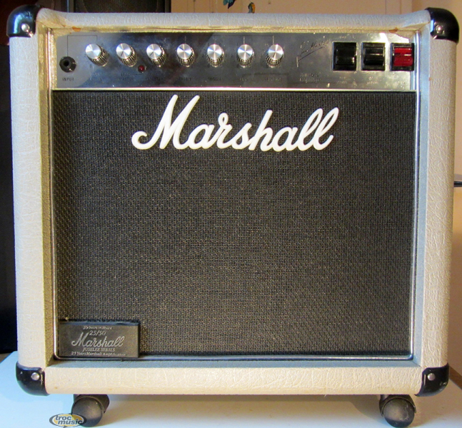 Photo : Marshall       2554 Jubilee series