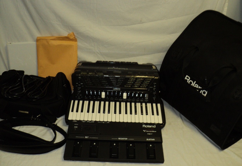 Photo : Roland V Accordeon FR 7