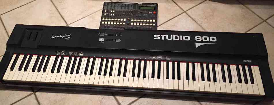 Photo : Fatar            Studio 900 + Korg I5M
