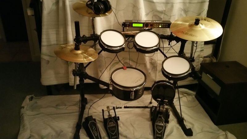 Photo : ALESIS         DM5 Pro Kit Surge