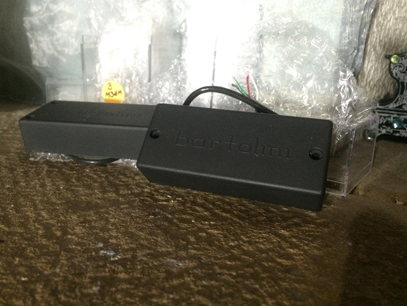 Photo : Micro        basse Bartolini M34CBC et T Bridge