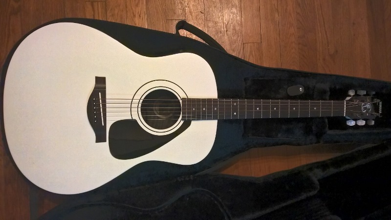 Photo : Yamaha     DN    LLX6 Dave Navarro Signature