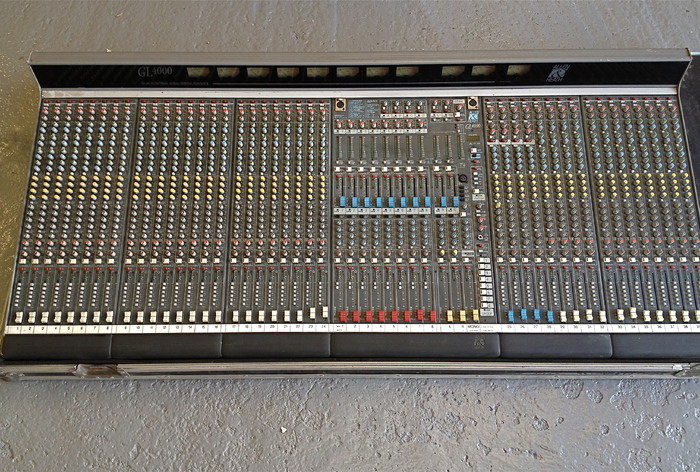 Photo : Allen et Heath GL 4000 36x8x2