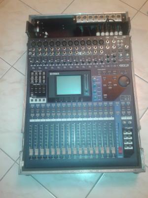 Photo : Yamaha        01v96 v2 avec fly casetor