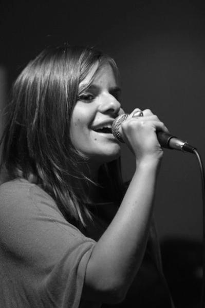 Photo : Chanteuse ceremonie de mariage