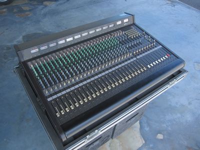 Photo : CONSOLE  YAMAHA  PM1800 24 8