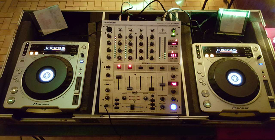 Photo : Pioneer   CDJ   800 MK2 + Behringer DJX700 + Fly