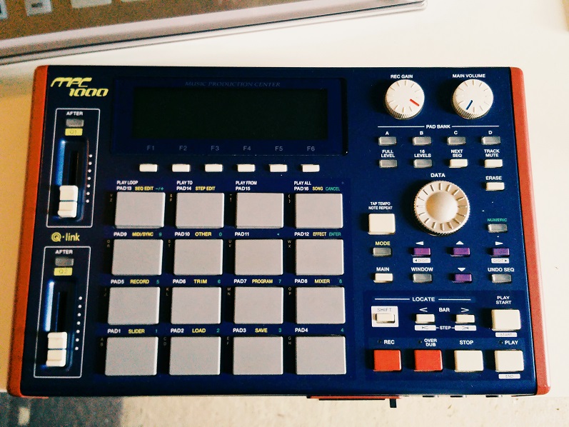 Photo : AKAI     MPC     1000 Port USB