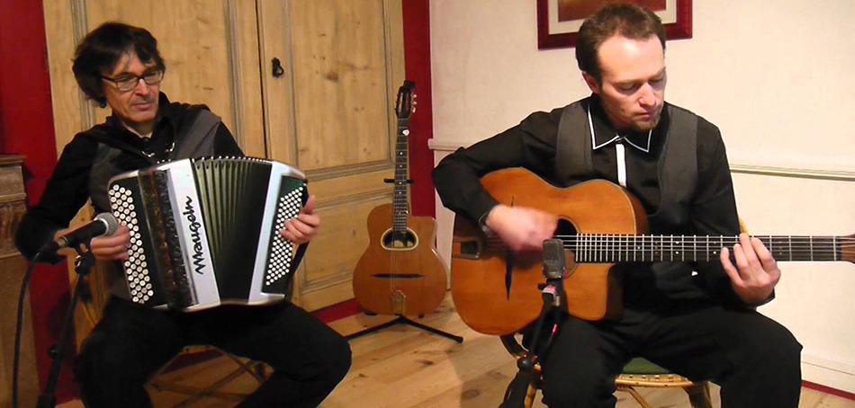 Photo : Duo Jazz Manouche Cherche CONTRE BASSISTES
