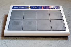 Photo : Roland        SPD11 avec une pedale Kick