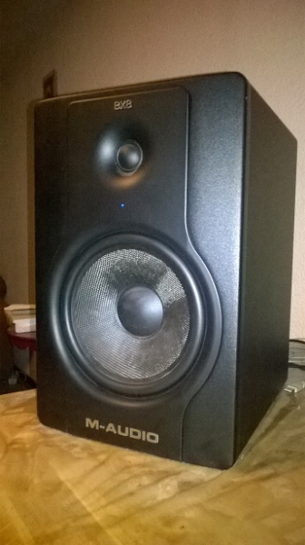 Photo : M    Audio     BX8 d2 la paire