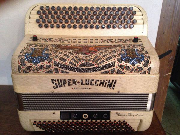 Photo : Accordeon blanc  Super Lucchini