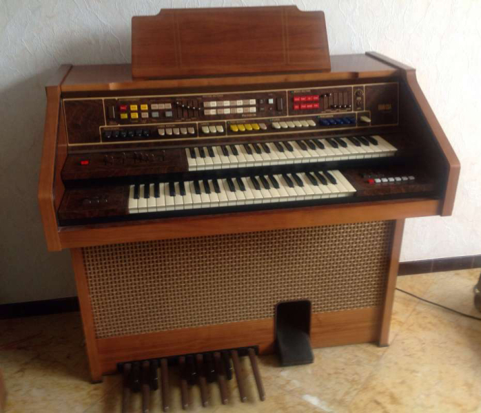 Photo : Orgue            de salon Farfisa