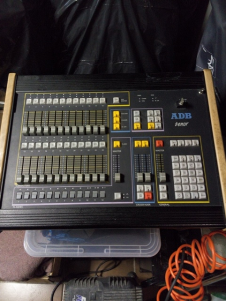 Photo annonce Console    DMX   Lumiere trad ADB TENOR