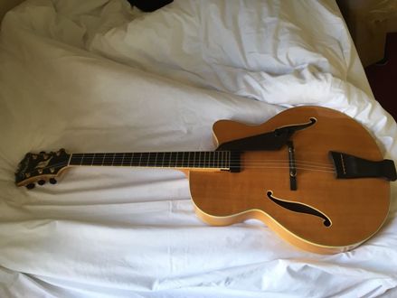 Photo : Guitare   Jazz   naturel finiti Peerless Imperial