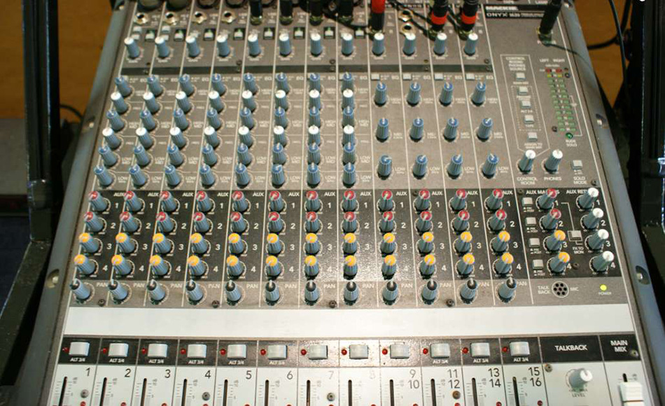 Photo : Sono         complete Zeck + Table Mackie