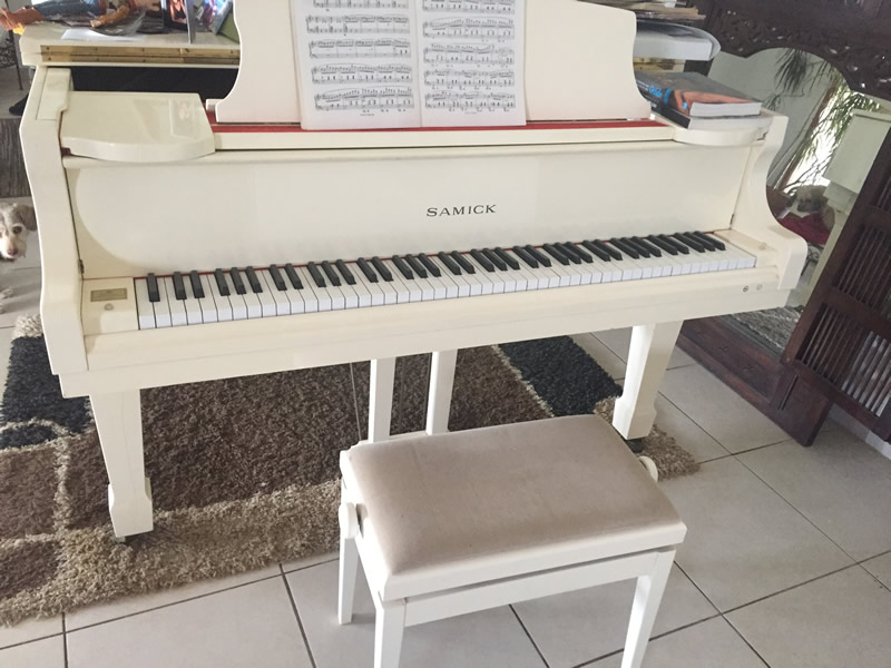 Photo : Piano   quart  de queue SAMICK SIG48