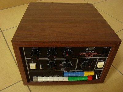 Photo : Boite  a  rythme Roland CR 68 remise a neuf