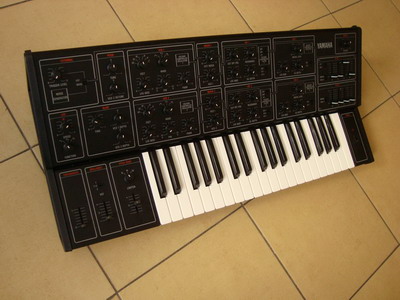 Photo : Yamaha    CS    15 remis a neuf